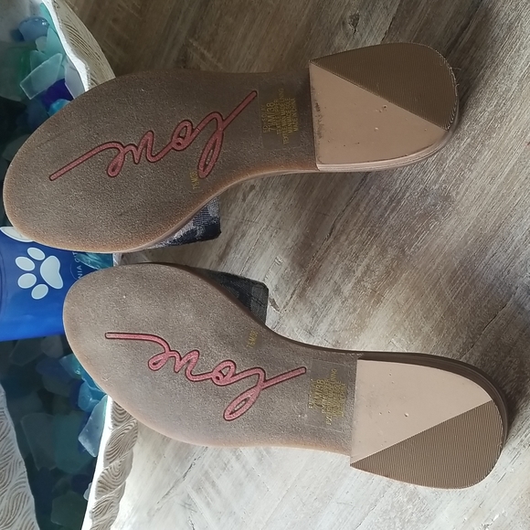 Ellen DeGeneres "Love" Camo Slides/Sandals 7.5 NWT - Picture 4 of 6